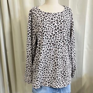 Croft & Barrow Black and White Leopard Print tunic